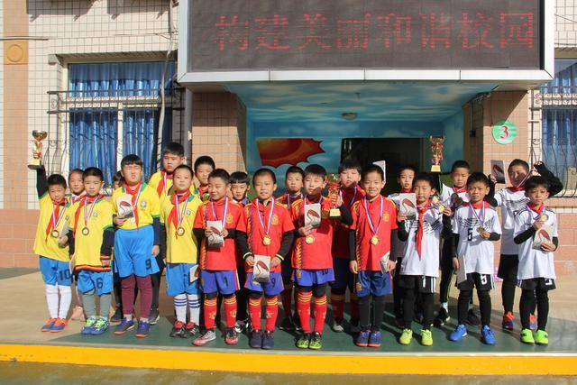 挥杆上海滩 中巡球员上演“速度与精准”的跨界对话